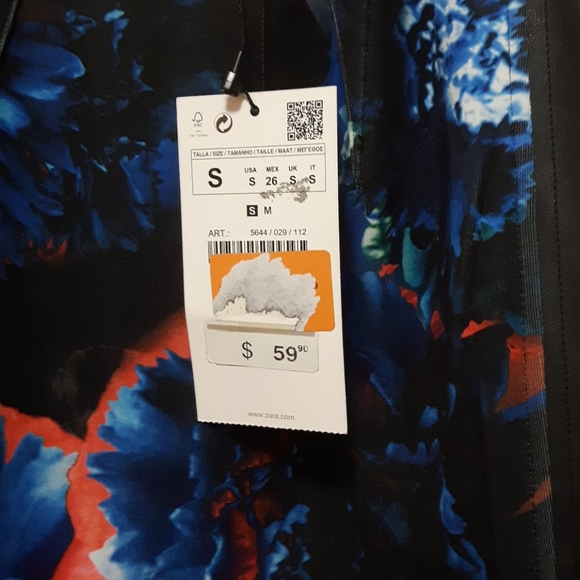 🛍️ NWT faux leather & floral skirt - Picture 3 of 5